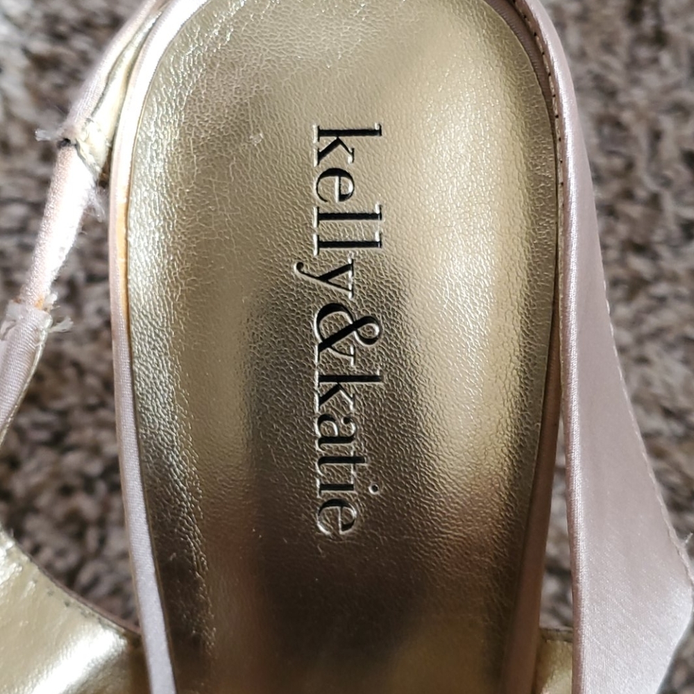 Shoes - Picture 3 of 4